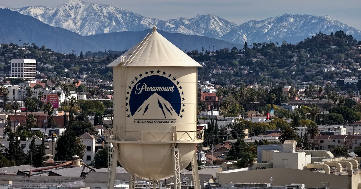 Warner Bros. agrees to purchase by Paramount