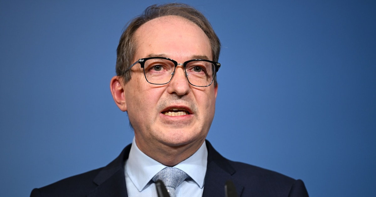 According to a court order, Dobrindt has AfD reports examined