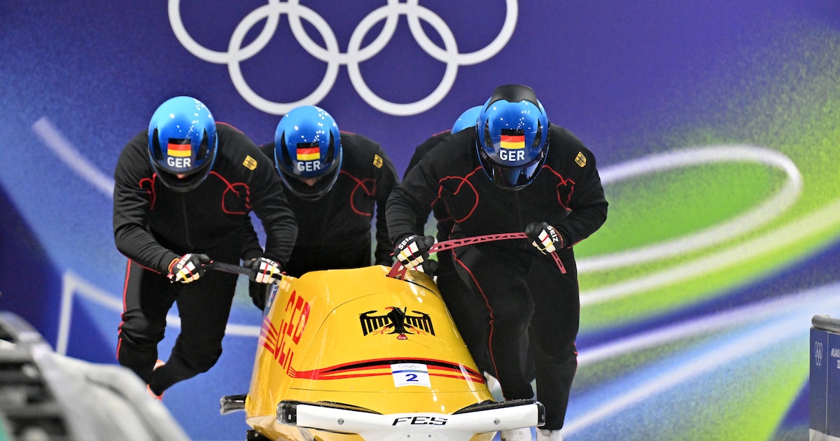 Four-man bobsleigh live: German four-man bobsleigh trio attacks