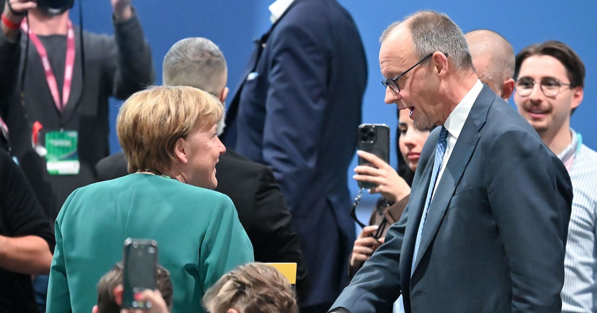 Merkel left the party conference before Merz was re-elected