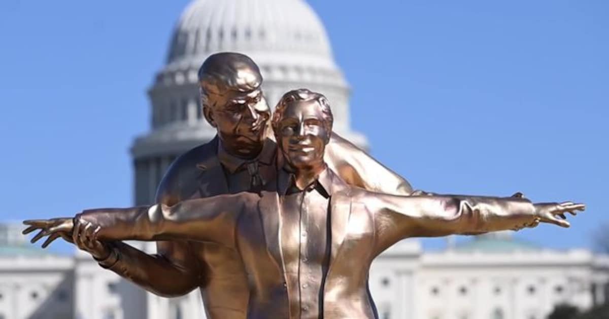 Titanic statue of Trump and Epstein appears