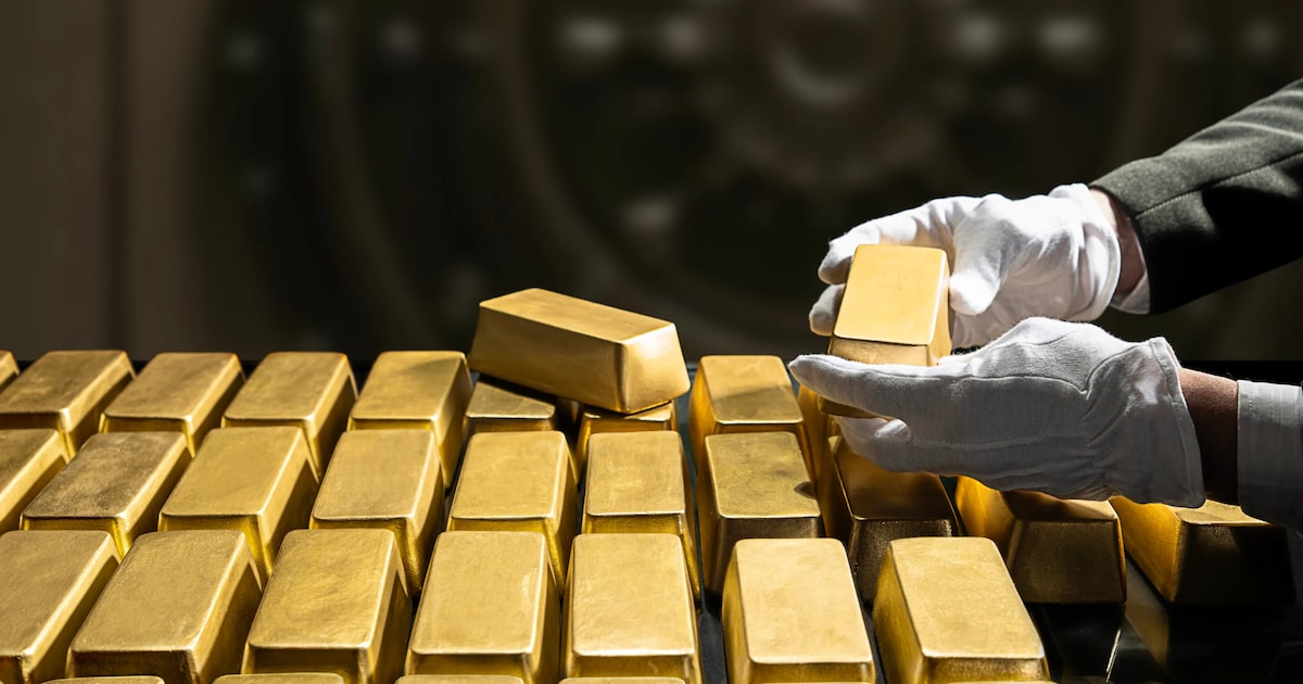 Gold is falling – what investors should do now