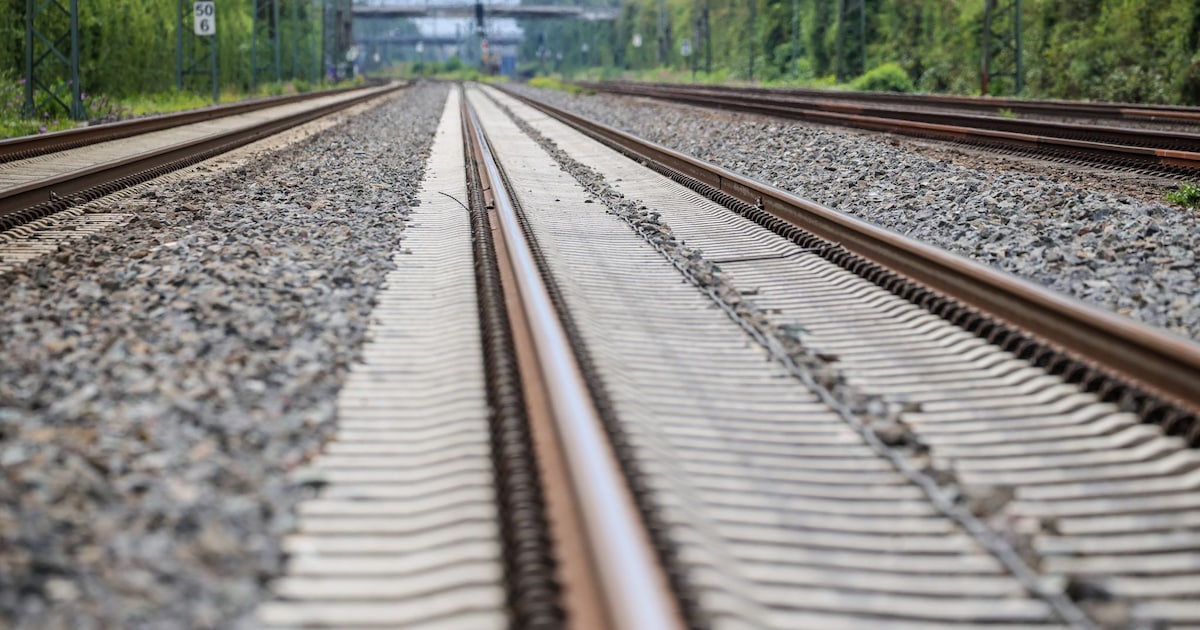 Train collides with concrete slabs – state security investigates