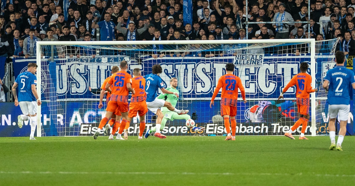 Schalke remains top of the table after a draw in Darmstadt