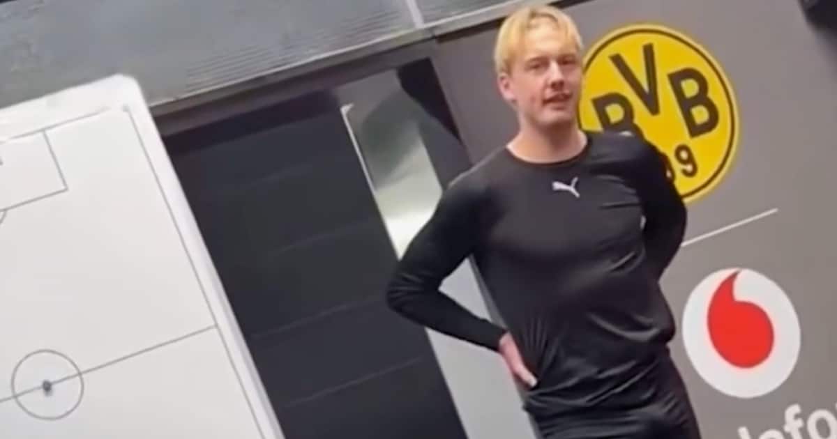 Julian Brandt gives an emotional locker room speech at BVB in just his underpants