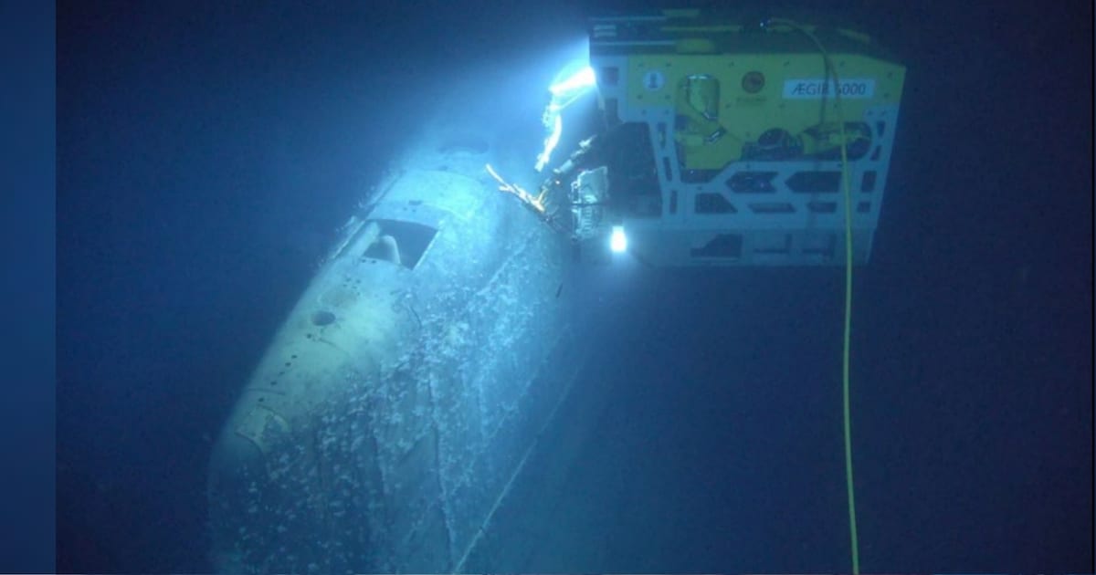 Sunken nuclear submarine "Komsomolets" still radioactive