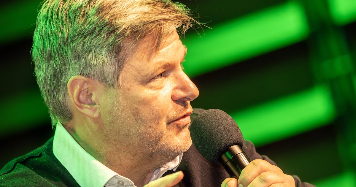 Robert Habeck becomes a storyteller at the theater