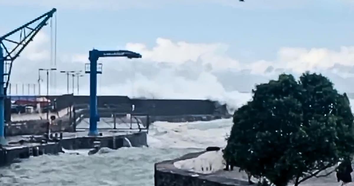 Canary Islands storm: six meter high waves and heavy rain