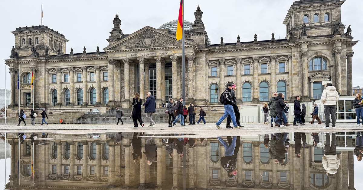 Budget cheating makes federal bonds a slow seller